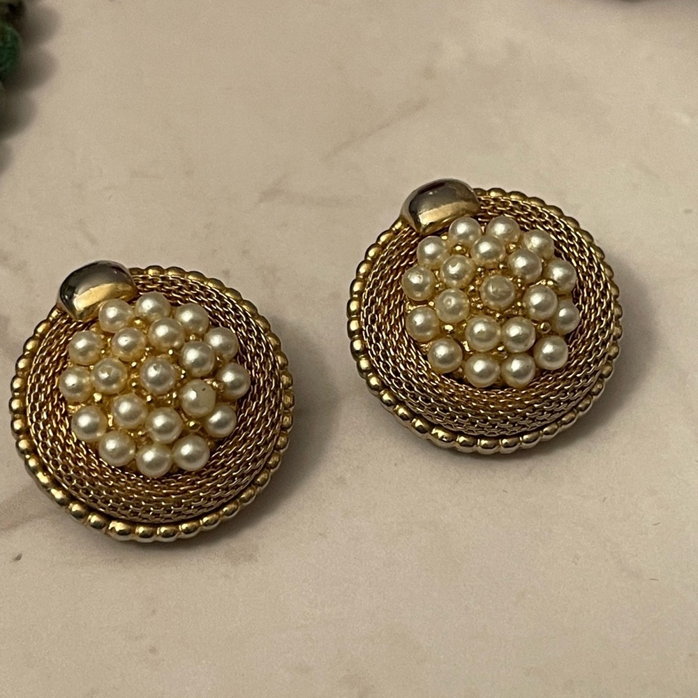 Vintage Gold and Pearl Accent Clip Earrings - Picture 5 of 10